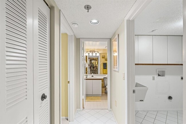 Building Photo - 4550 Pinebrook Cir
