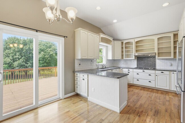 Building Photo - Experience a private retreat just beyond the city limits of Winchester where scenic beauty and re...