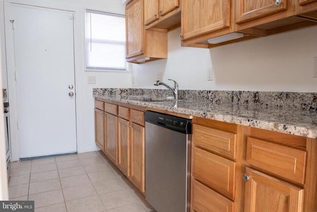 Building Photo - 2027 Barlowe Pl