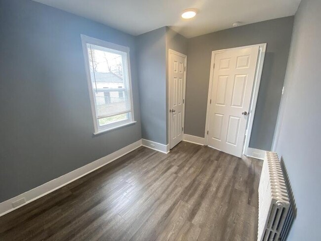 Building Photo - 220 E Marshall St