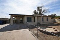 Building Photo - 3 bed 2 bath home in Mesa $1850 per mo plus fees Large Lot