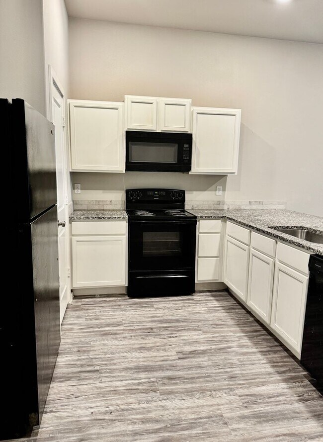 Building Photo - 2121 N Avenue J