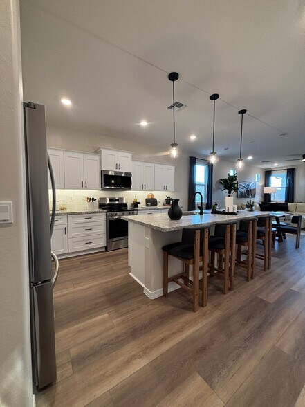 Building Photo - 1204 Tranquil Ln