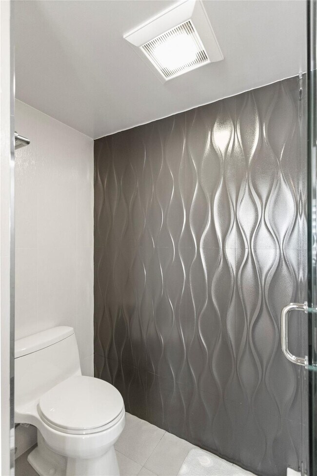 Building Photo - 2917 S Ocean Blvd