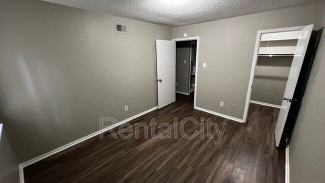 Building Photo - 3648 Rhea Ave