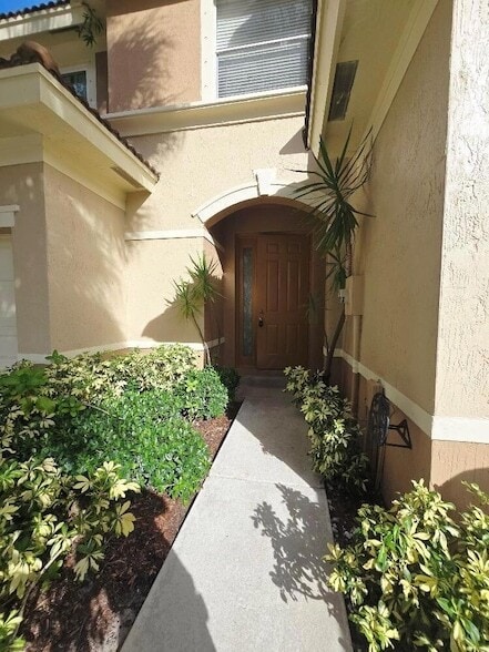 Building Photo - 329 River Bluff Ln