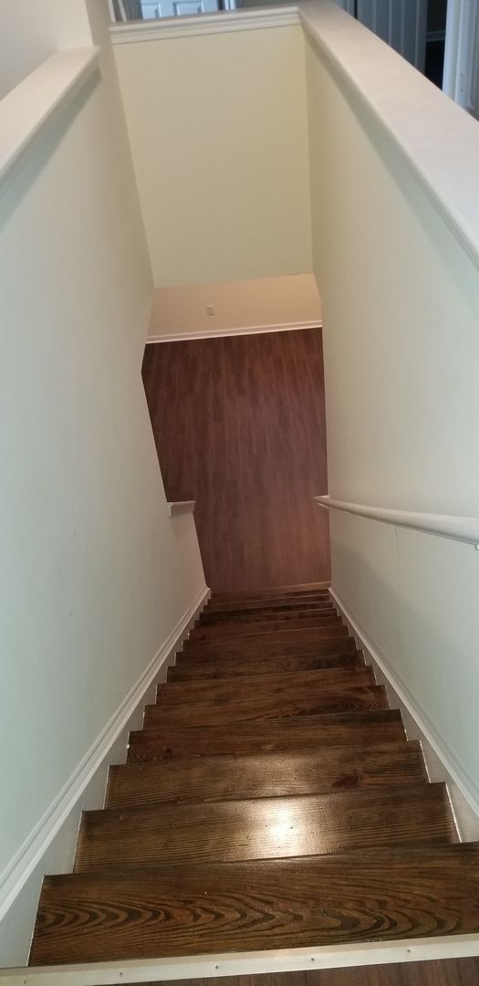 Building Photo - LOCATION! HARWOOD FLOORS!