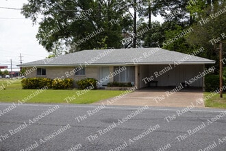 Building Photo - 905 N McGuire Ave