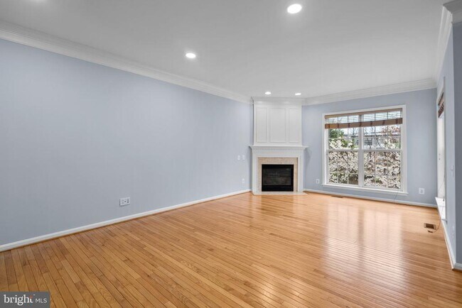 Building Photo - 45773 Smoketree Terrace