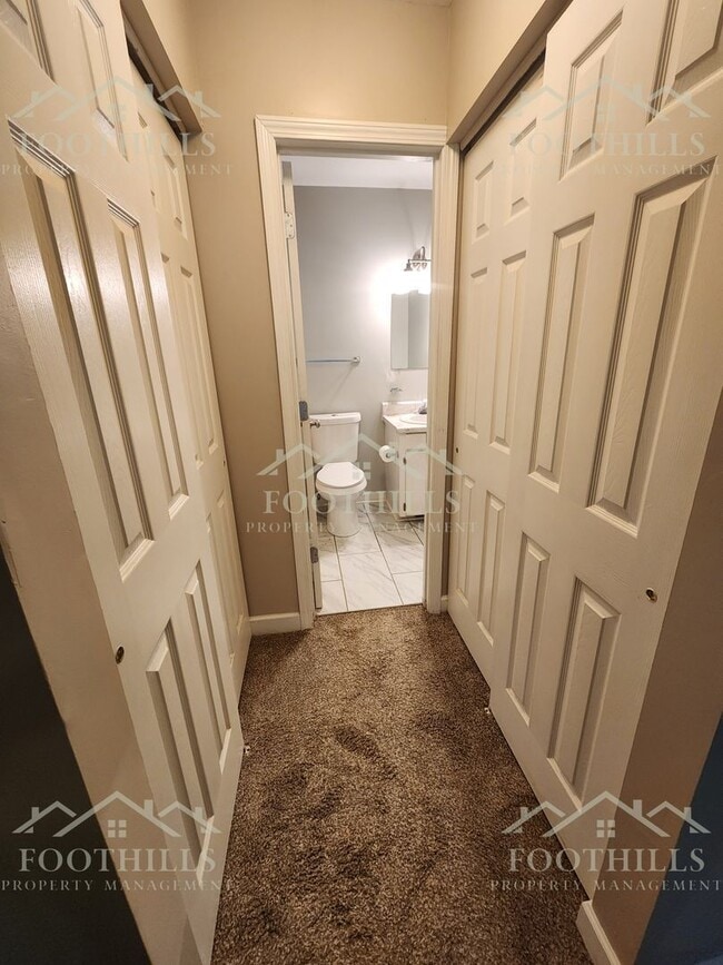 Building Photo - 613 N Pointe Creek