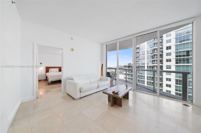 Building Photo - 6515 Collins Ave