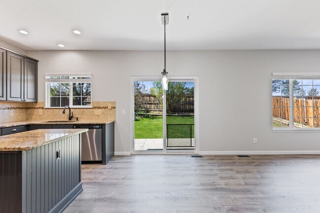 Building Photo - Spacious 5 bedroom home in the heart of Pa...