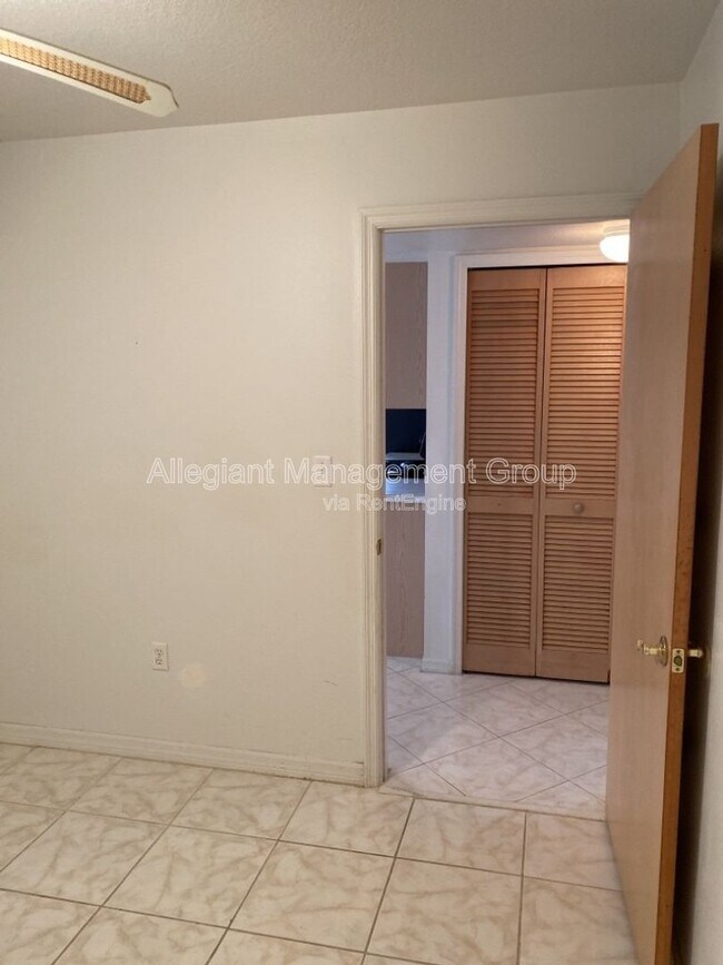 Building Photo - 8722 Rain Forest Pl