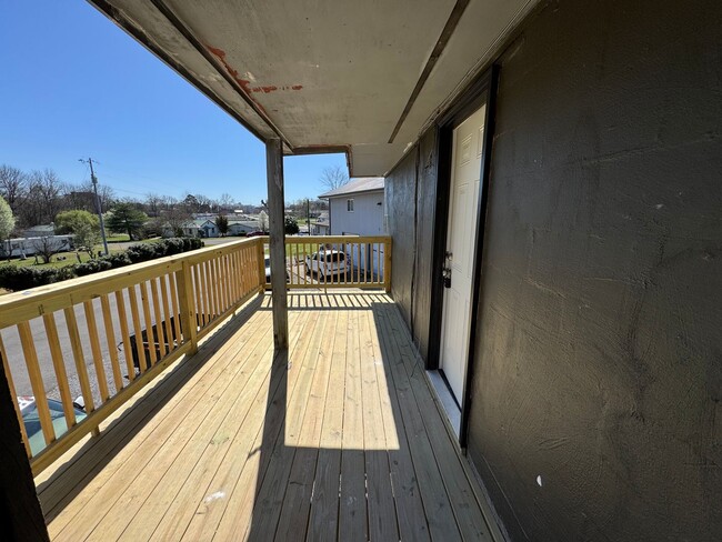 Building Photo - 2 bedroom 1 bath Apartment close to campus