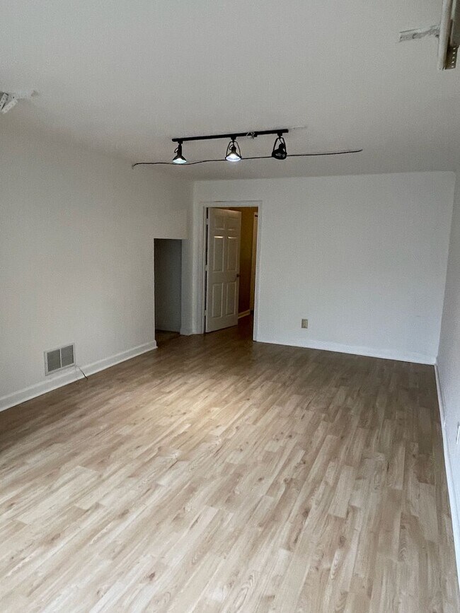 Building Photo - Candler Park Townhouse, Steps from Candler...