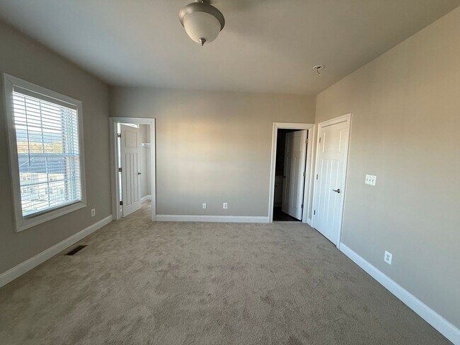 Building Photo - 2126 Avinity Loop