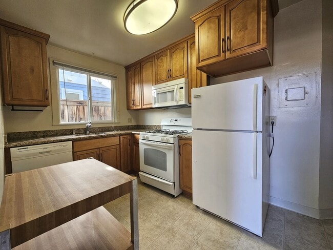 Building Photo - Downtown Palo Alto Living – 1 Bedroom Apar...
