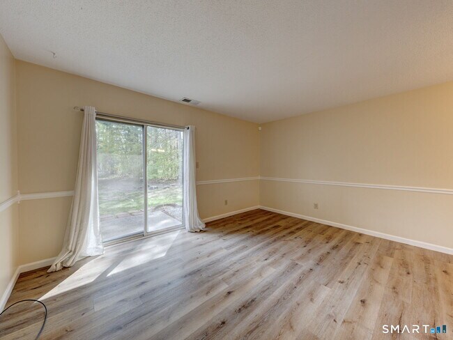 Building Photo - 155 Redstone Hl Rd