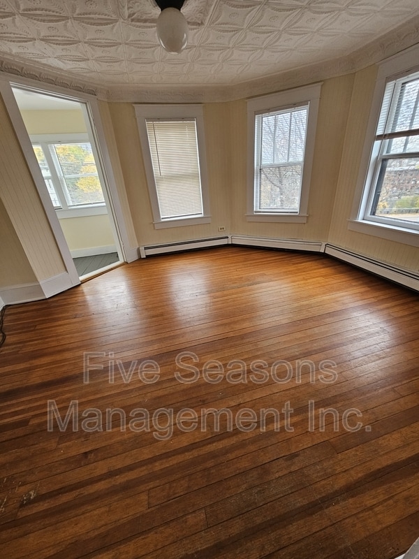 Building Photo - 465-467 Colchester Avenue - 3