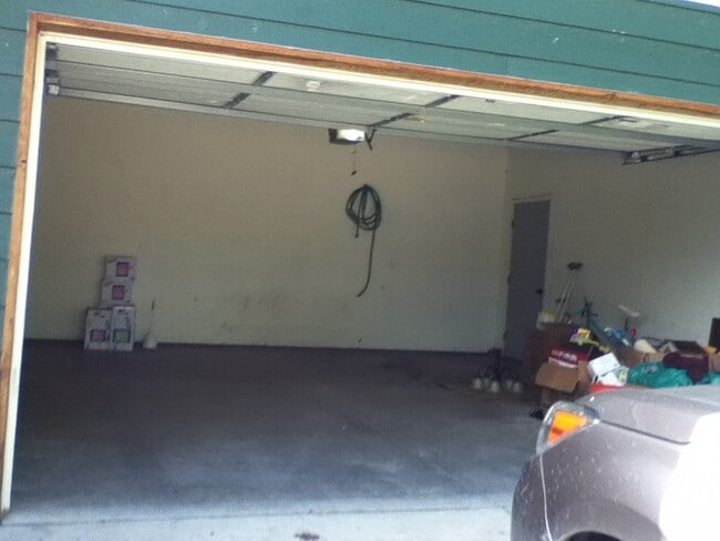 Building Photo - 4 Bedroom 2 Bathroom House - Close to MSU Campus