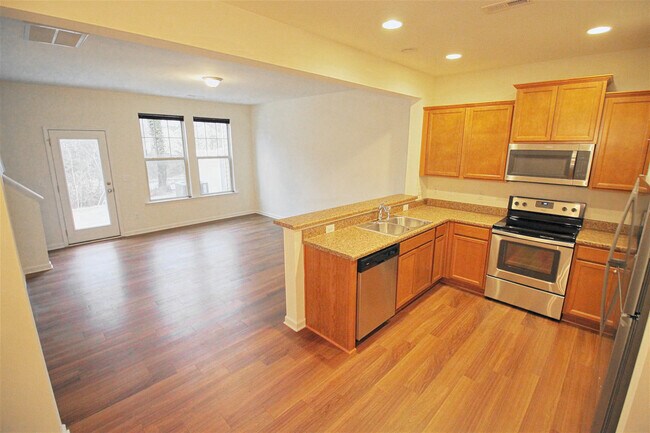 Building Photo - 753 Maypearl Ln