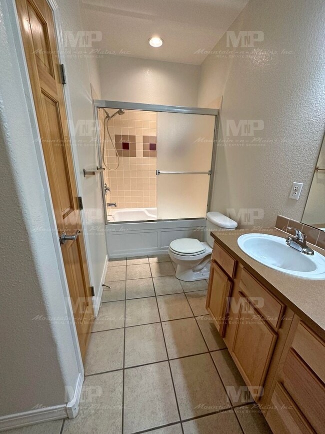 Building Photo - 5220 Boardwalk Dr