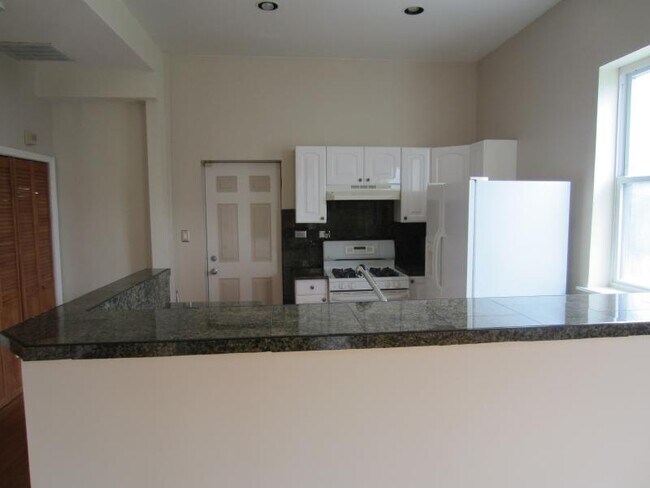 Building Photo - 4321 S Ellis Ave