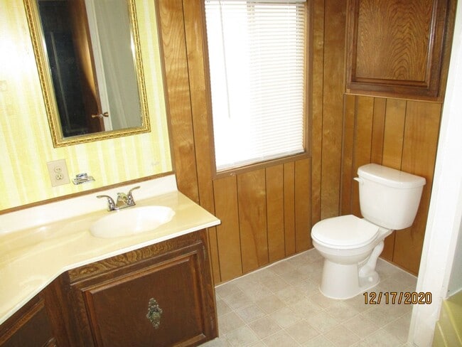 Building Photo - 80-5