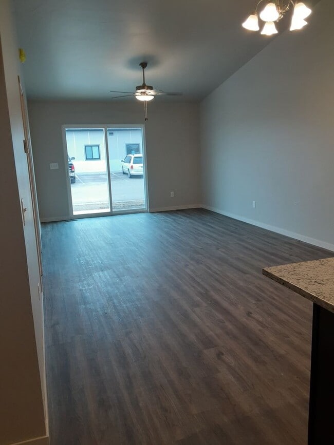 Building Photo - Modern Living in a 3-Bed, 2-Bath Townhome with Attached 2 Car Garage