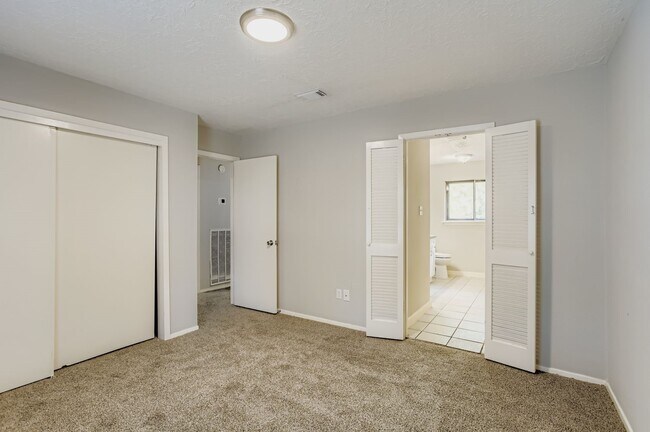 Building Photo - 9506 Landry Blvd