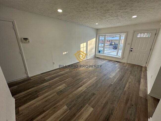 Building Photo - Spacious & Updated 4BR/2BA Home Near Holliday Park — Move-In Ready!