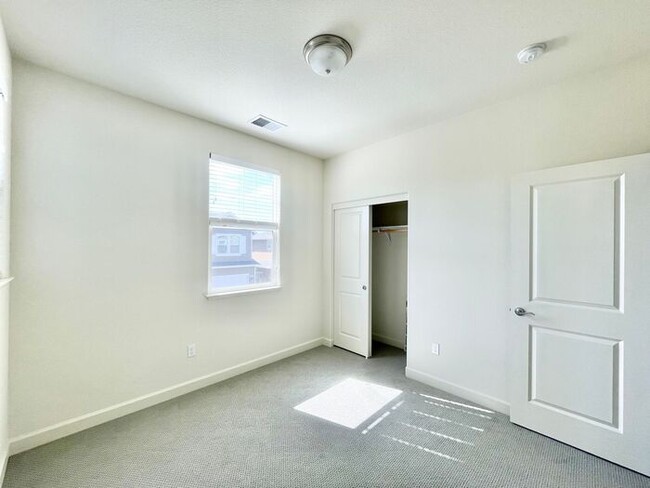 Building Photo - Beautiful 4 Bed 3 Bath Home in W Section Rohnert Park- $3,800 per month!