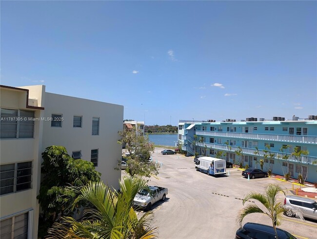 Building Photo - 1501 NE Miami Gardens Dr