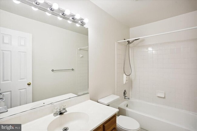 Building Photo - 18518 Gingerbread Ln