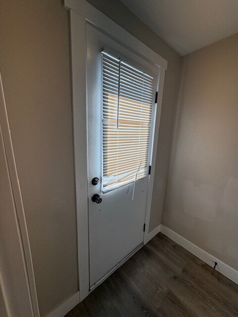 Building Photo - One-Bed Ground Floor Apartment - Edgewater...