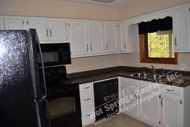 Building Photo - 9 Ona Cir