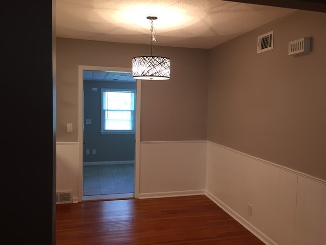 Building Photo - 2018 S Ridgewood Dr