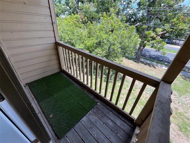 Building Photo - 5608 Cougar Dr