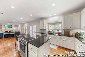 Building Photo - 7 Inwood Knoll