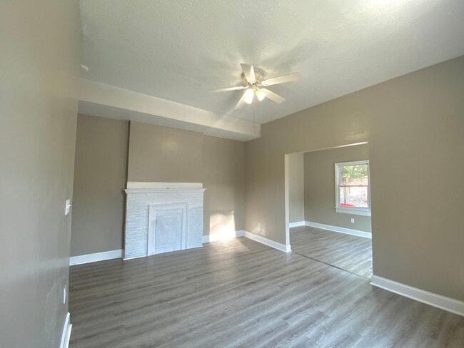 Building Photo - 5 bed/ 2 Bath Mins. from UC Only $750/pp (...