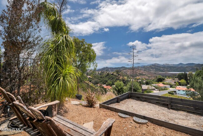 Building Photo - 2076 Hillsbury Rd