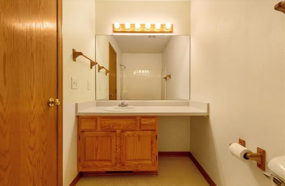 Building Photo - 2412 Emma Ave