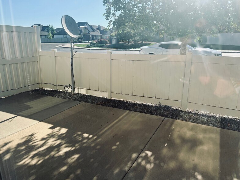 Building Photo - 2476 Orion Way
