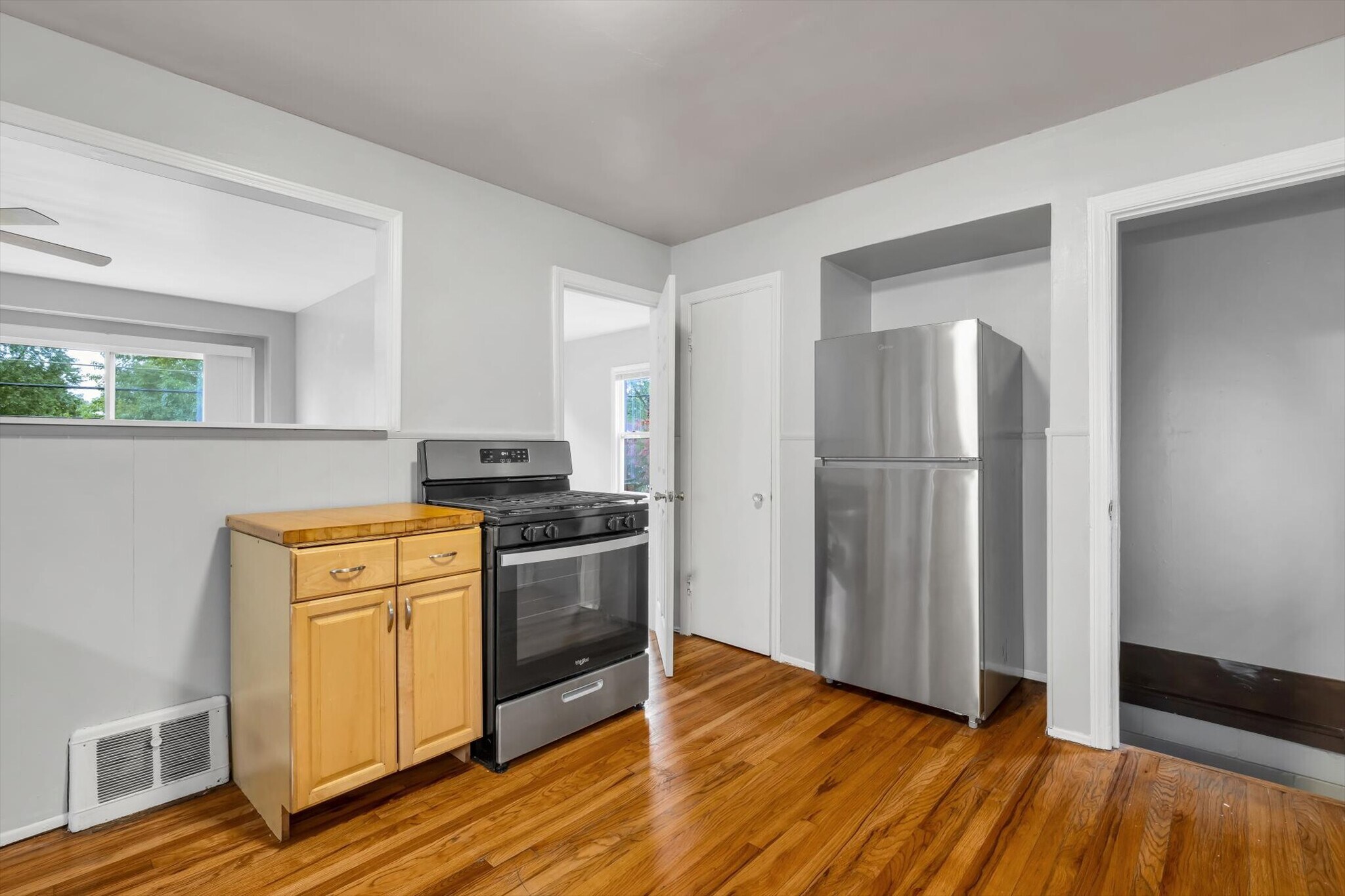 Building Photo - 8593 Engler ave