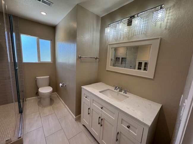 Building Photo - Gorgeous 2 story 5 bedroom home w/pool in ...