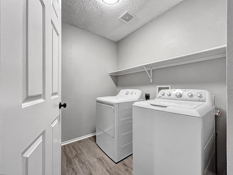 Building Photo - Lancaster Stunner with a Gorgeous Open Floor Plan and Elegant Finishes