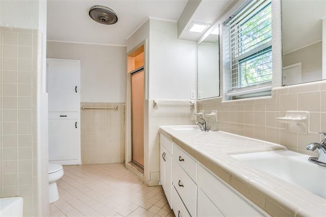 Building Photo - 10534 Royal Springs Dr