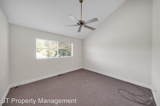 Building Photo - 217 Hidden Creek Ct