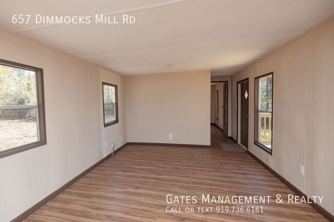 Building Photo - Mobile home on leafy lot in Hillsborough