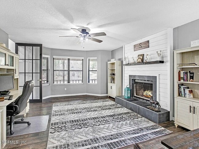 Building Photo - 120 Wippletree Ct